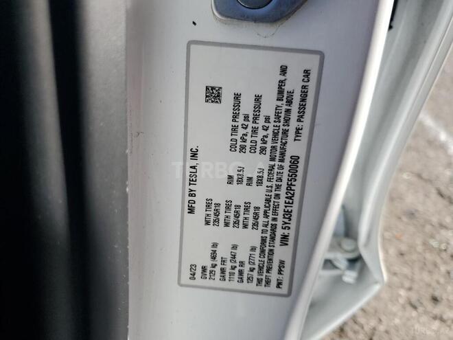Tesla Model 3-13