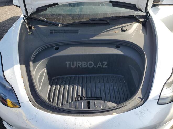 Tesla Model 3-11