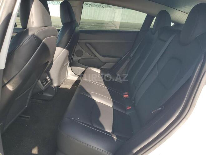Tesla Model 3-10