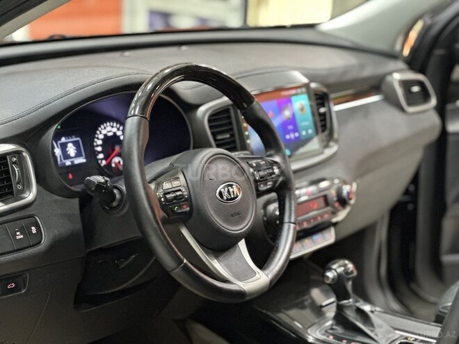 Kia Sorento-12