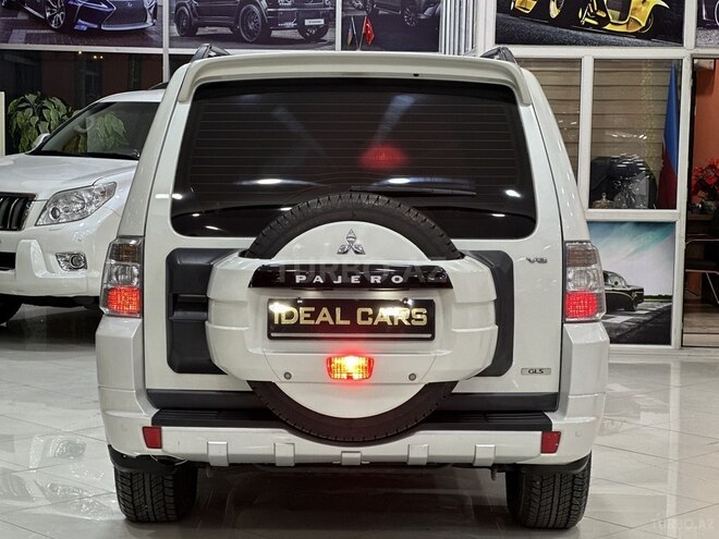 Mitsubishi Pajero-7
