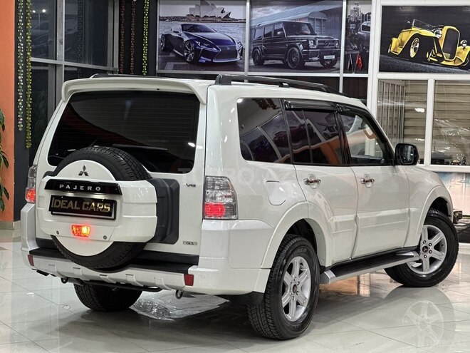 Mitsubishi Pajero-6