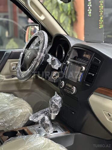 Mitsubishi Pajero-14