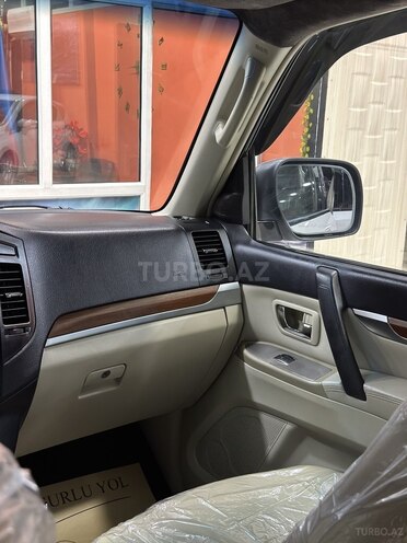 Mitsubishi Pajero-15