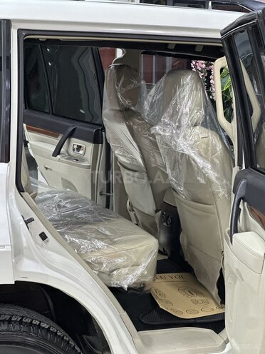 Mitsubishi Pajero-16