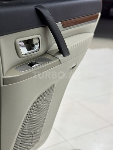Mitsubishi Pajero-21