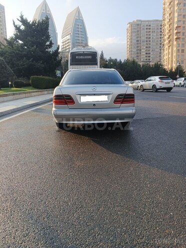 Mercedes E 220 d 2001, 495,920 km - 2.2 l - Bakı