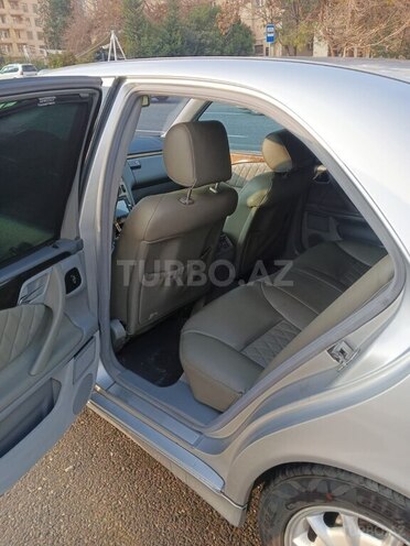 Mercedes E 220 d 2001, 495,920 km - 2.2 l - Bakı