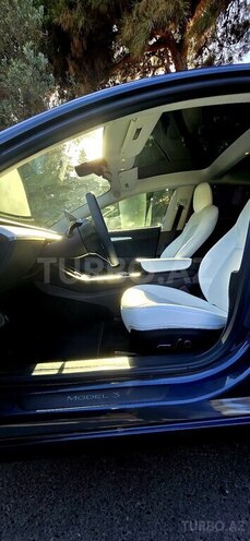 Tesla Model 3-10
