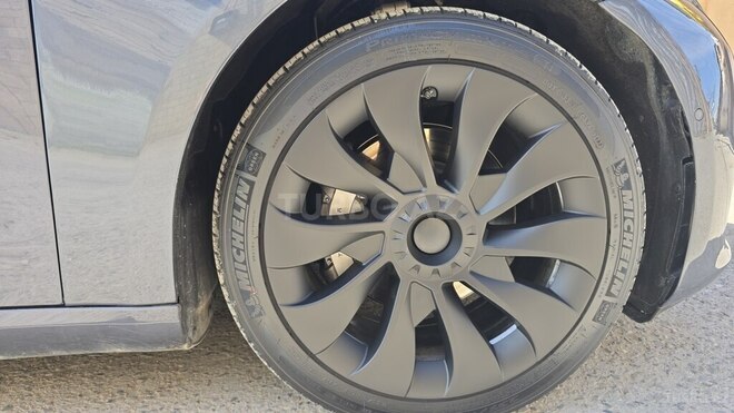 Tesla Model 3-13