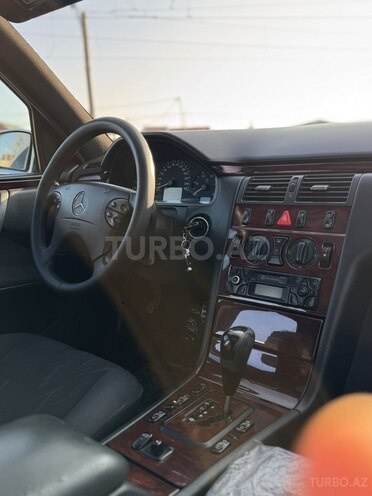 Mercedes E 220 d 2001, 240,000 km - 2.2 l - Bakı