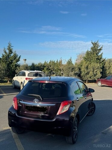 Toyota Vitz 2015, 135,000 km - 1.3 л - Bakı