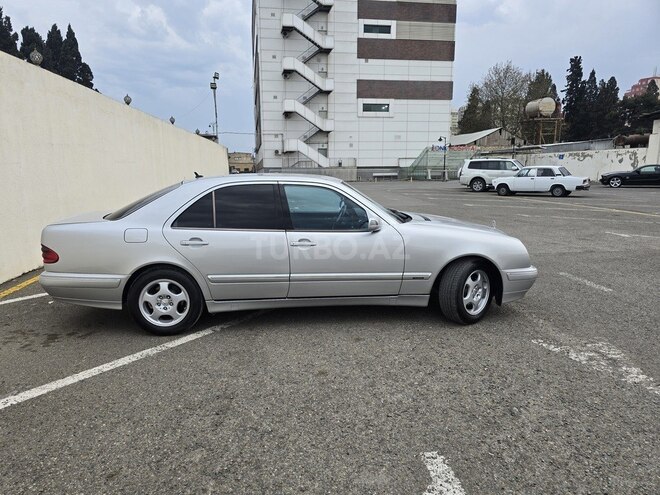 Mercedes E 240 2000, 142,000 km - 2.4 l - Qazax