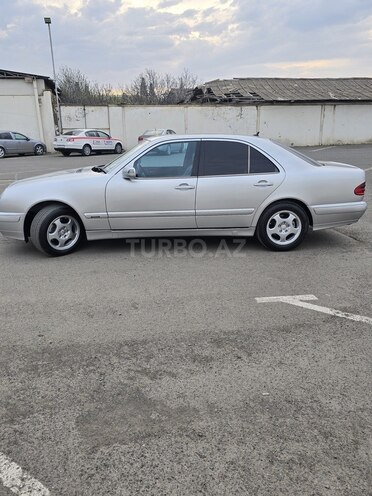 Mercedes E 240 2000, 142,000 km - 2.4 l - Qazax