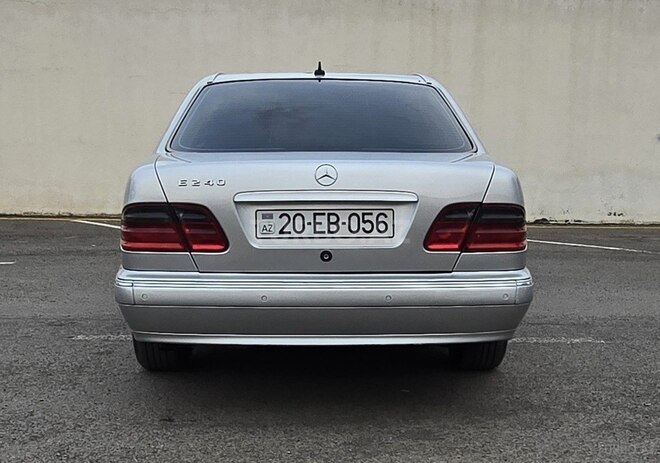 Mercedes E 240 2000, 142,000 km - 2.4 l - Qazax