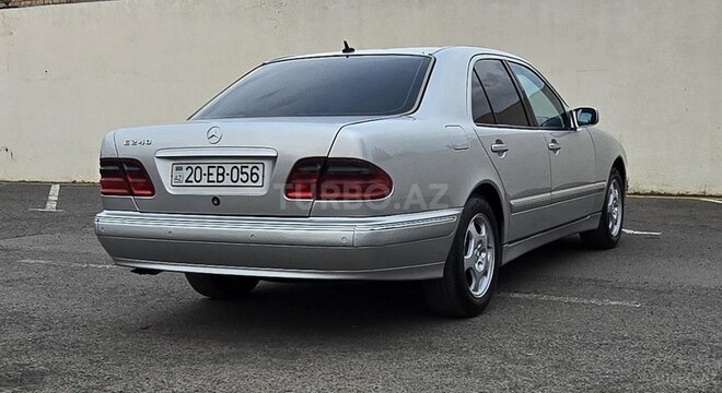 Mercedes E 240 2000, 142,000 km - 2.4 l - Qazax