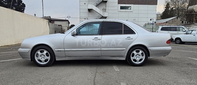 Mercedes E 240 2000, 142,000 km - 2.4 l - Qazax