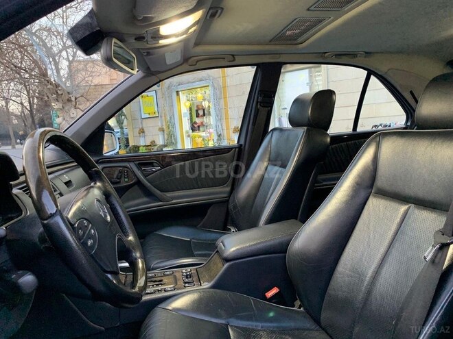 Mercedes E 320 2001, 241,136 km - 3.2 l - Bakı