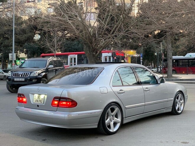 Mercedes E 320 2001, 241,136 km - 3.2 l - Bakı