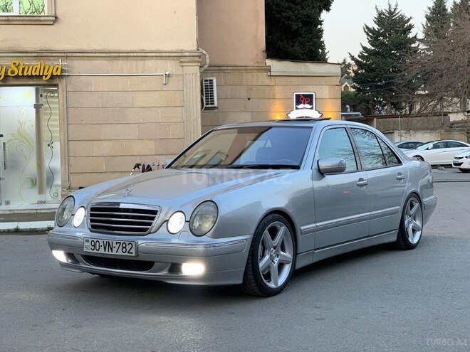 Mercedes E 320 2001, 241,136 km - 3.2 l - Bakı