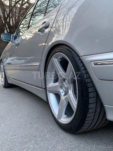 Mercedes E 320 2001, 241,136 km - 3.2 l - Bakı