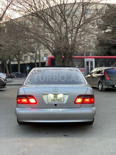 Mercedes E 320 2001, 241,136 km - 3.2 l - Bakı