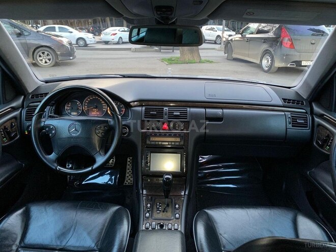 Mercedes E 320 2001, 241,136 km - 3.2 l - Bakı