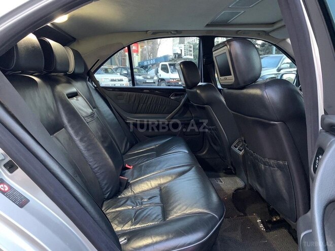 Mercedes E 320 2001, 241,136 km - 3.2 l - Bakı