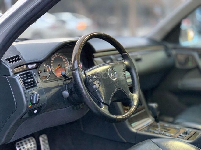 Mercedes E 320 2001, 241,136 km - 3.2 l - Bakı