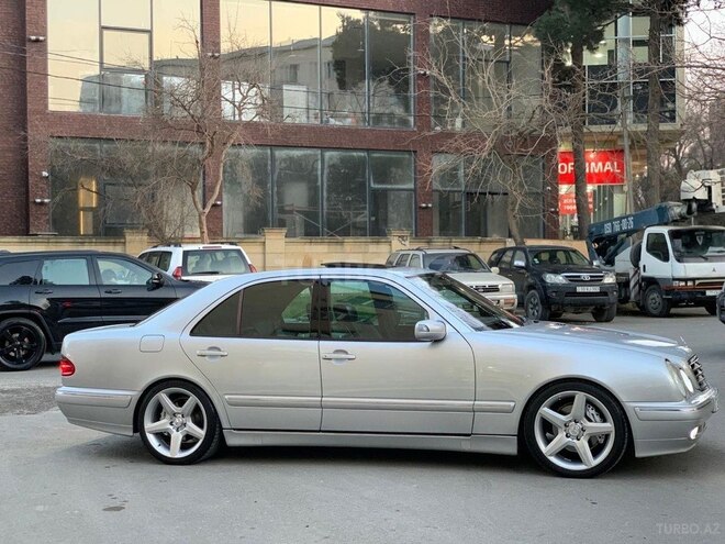Mercedes E 320 2001, 241,136 km - 3.2 l - Bakı