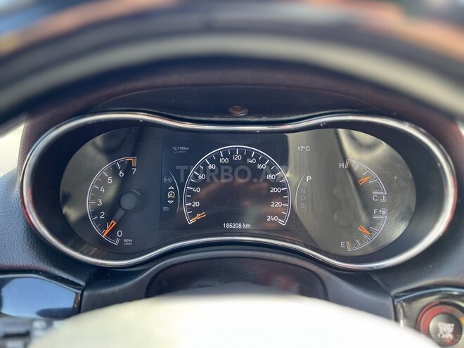 Jeep Grand Cherokee-13