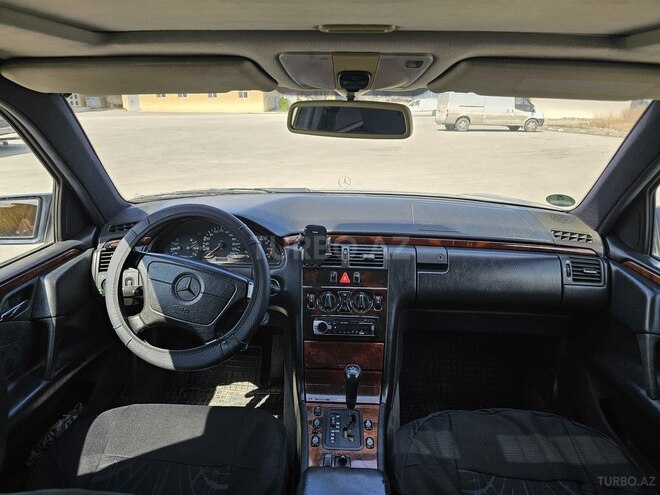 Mercedes E 200 1998, 202,300 km - 2.0 l - Bakı