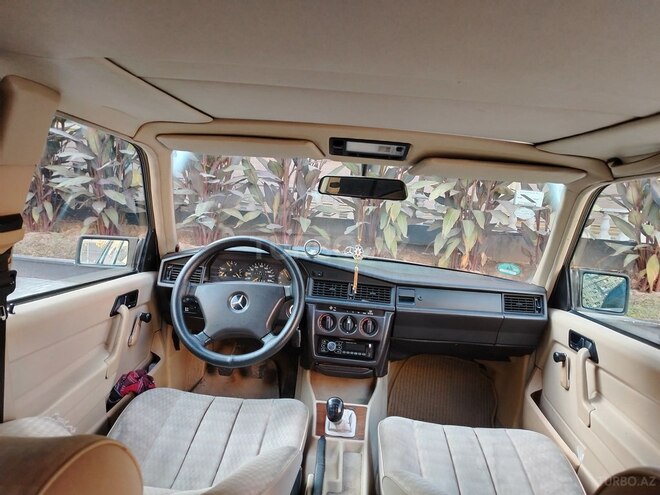 Mercedes 190 1992, 300,456 km - 1.8 л - Bakı