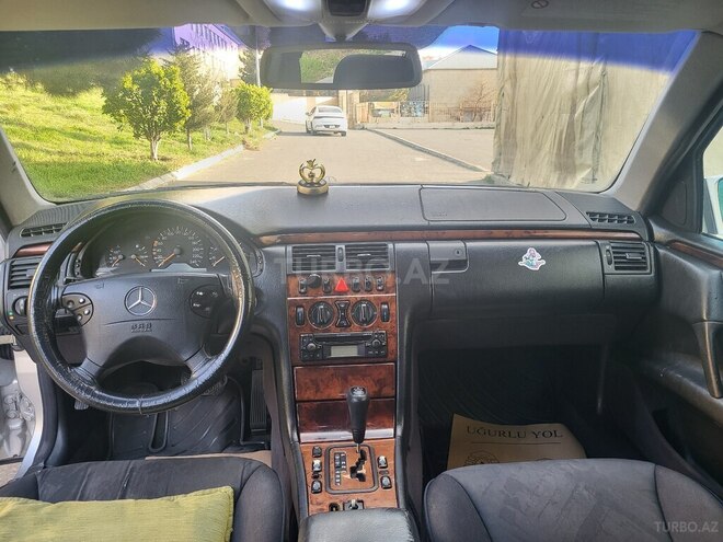 Mercedes E 240 1999, 325,690 km - 2.4 l - Bakı
