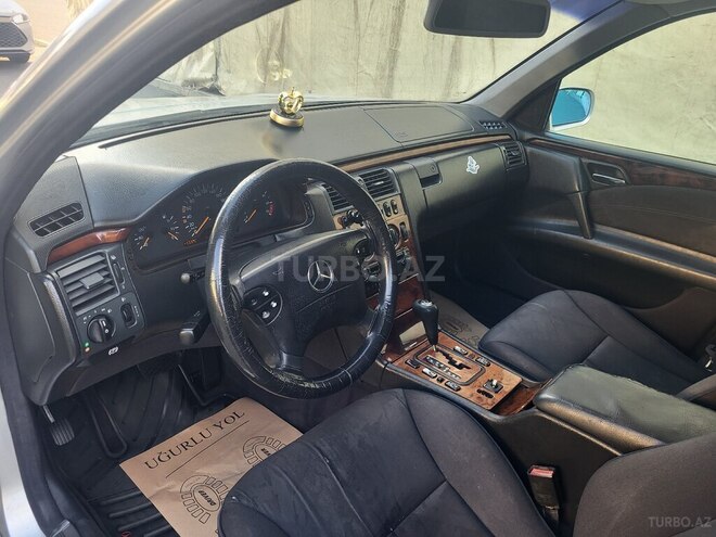 Mercedes E 240 1999, 325,690 km - 2.4 l - Bakı