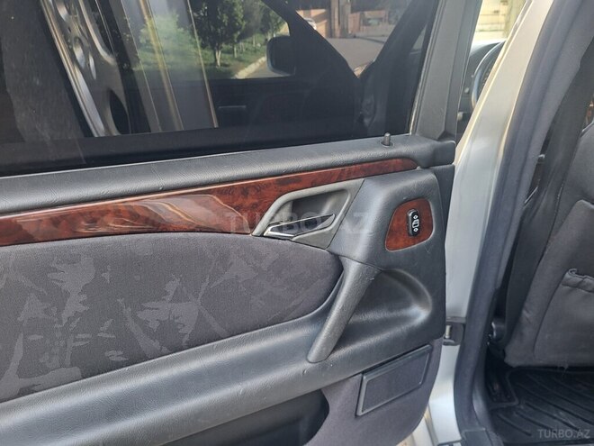 Mercedes E 240 1999, 325,690 km - 2.4 l - Bakı