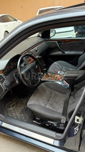 Mercedes E 270 2001, 467,000 km - 2.7 l - Bakı