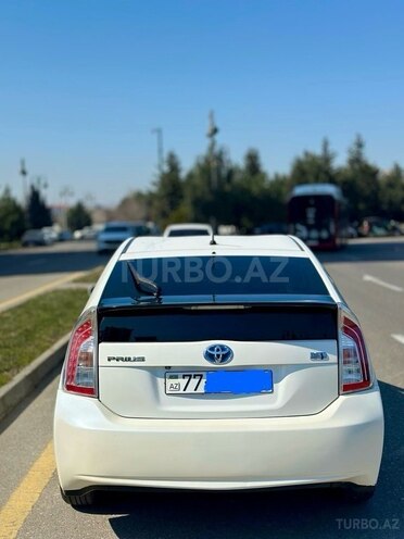 Toyota Prius-5