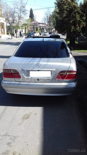 Mercedes E 280 2000, 240,000 km - 2.8 л - Zaqatala