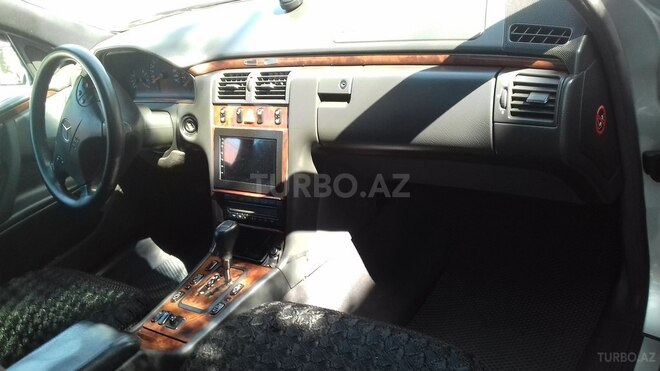 Mercedes E 280 2000, 240,000 km - 2.8 л - Zaqatala