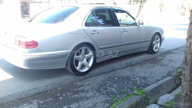 Mercedes E 280 2000, 240,000 km - 2.8 л - Zaqatala