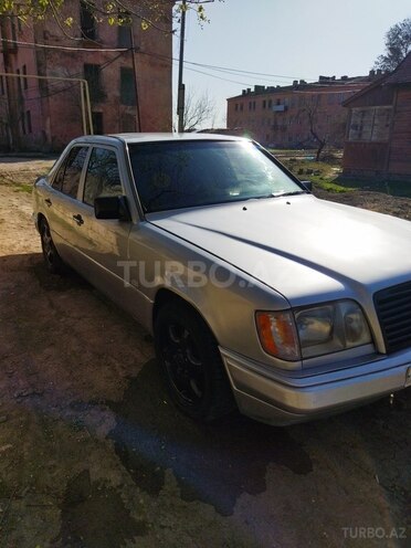Mercedes E 220 1994, 400,000 km - 2.2 l - Bakı