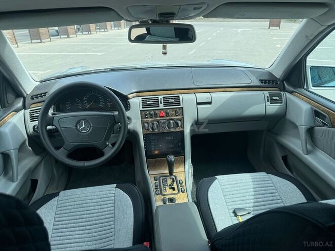 Mercedes E 240 1998, 311,000 km - 2.4 l - Bakı