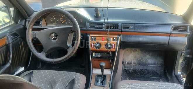 Mercedes E 230 1991, 252,000 km - 2.3 l - Bakı