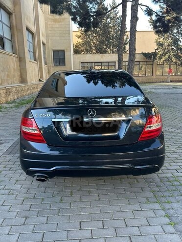 Mercedes C 250 2011, 240,000 km - 1.8 л - Bakı