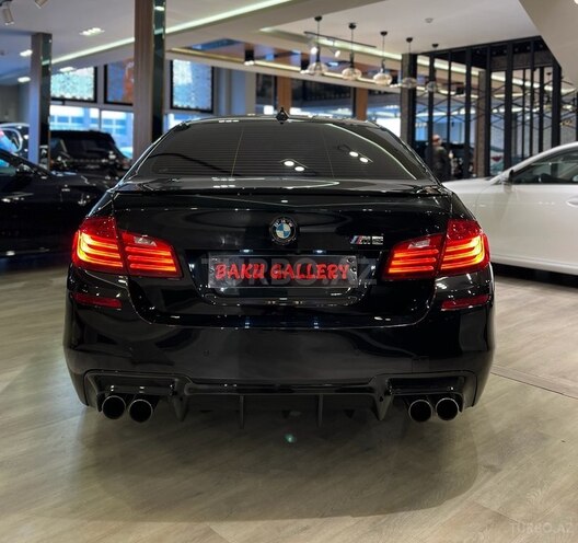 BMW M5 2013, 82,000 km - 4.4 l - Bakı