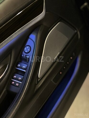 BMW M5-18