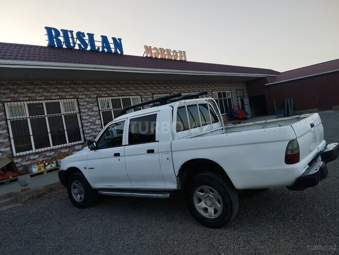 Mitsubishi L200 2006, 250,000 km - 2.5 l - Salyan