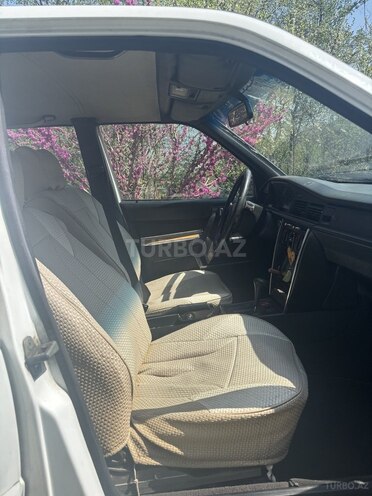 Mercedes 190 1993, 350,000 km - 2.0 l - Astara