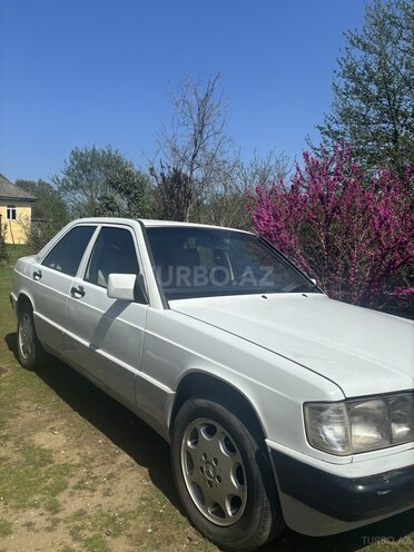 Mercedes 190 1993, 350,000 km - 2.0 l - Astara